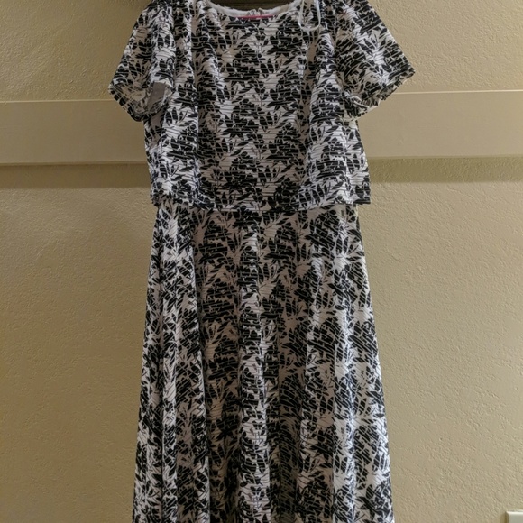 Jessica Howard Dresses & Skirts - Jessica Howard white and black lined dress